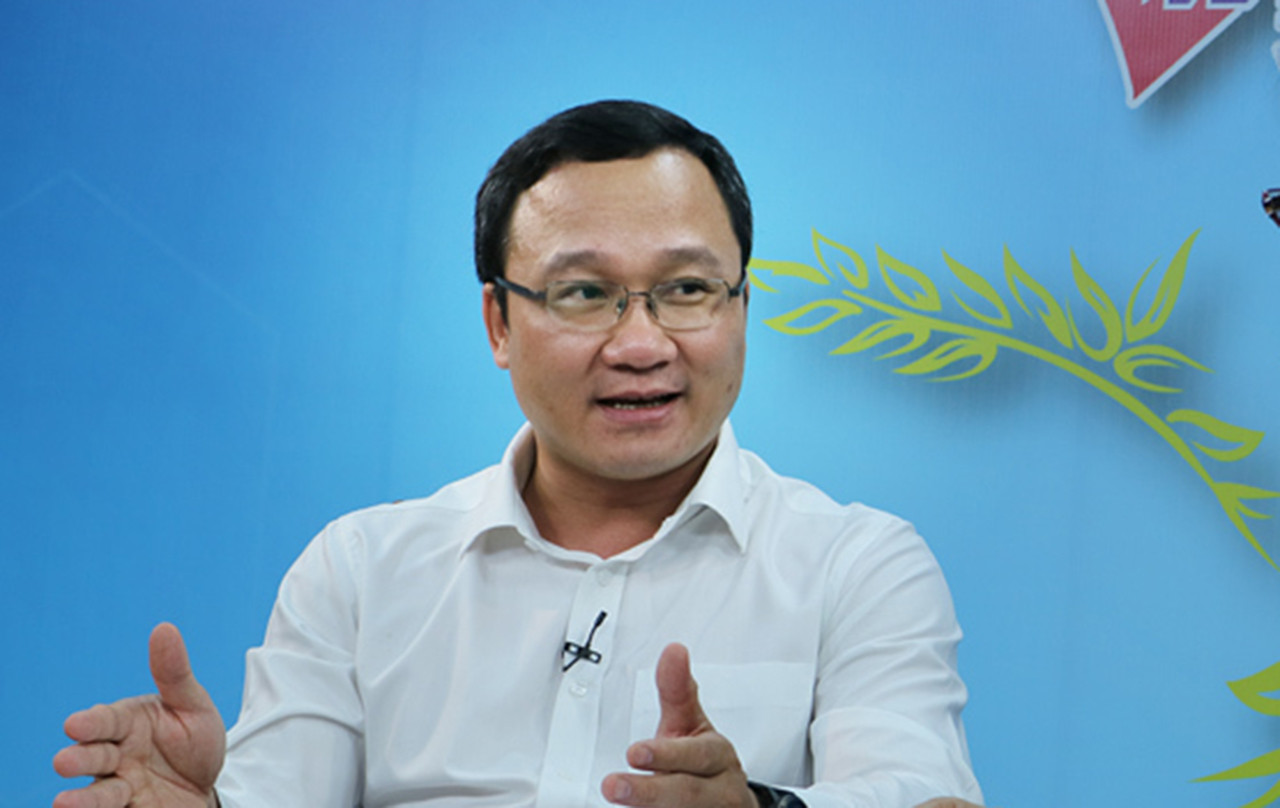 khuat viet hung.jpg