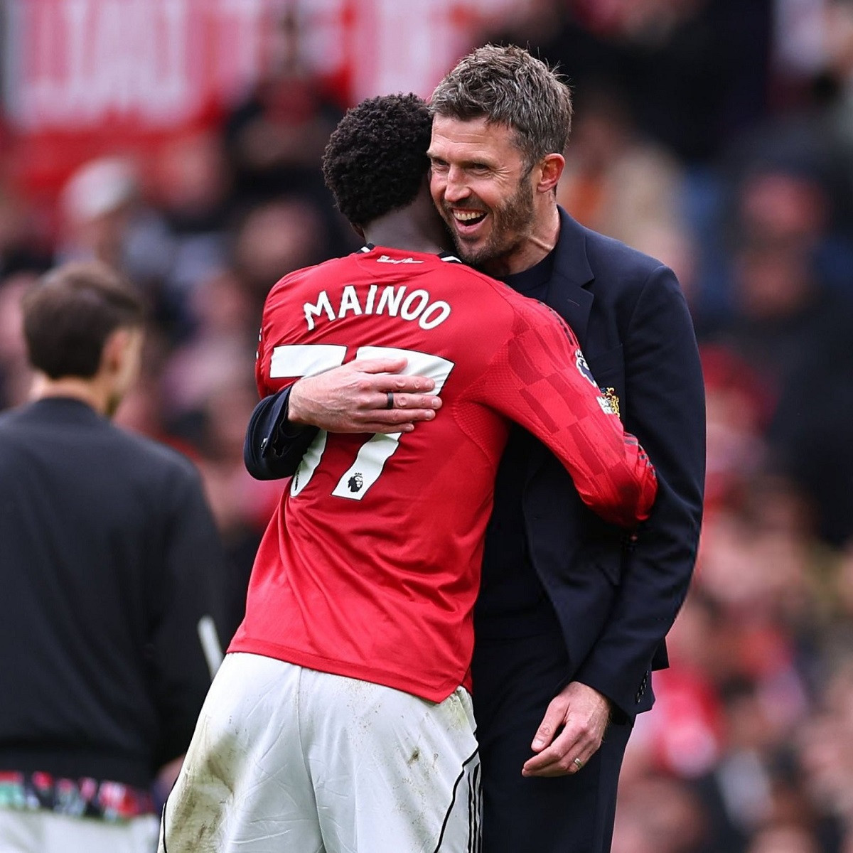 Mainoo carrick the touchline.jpg