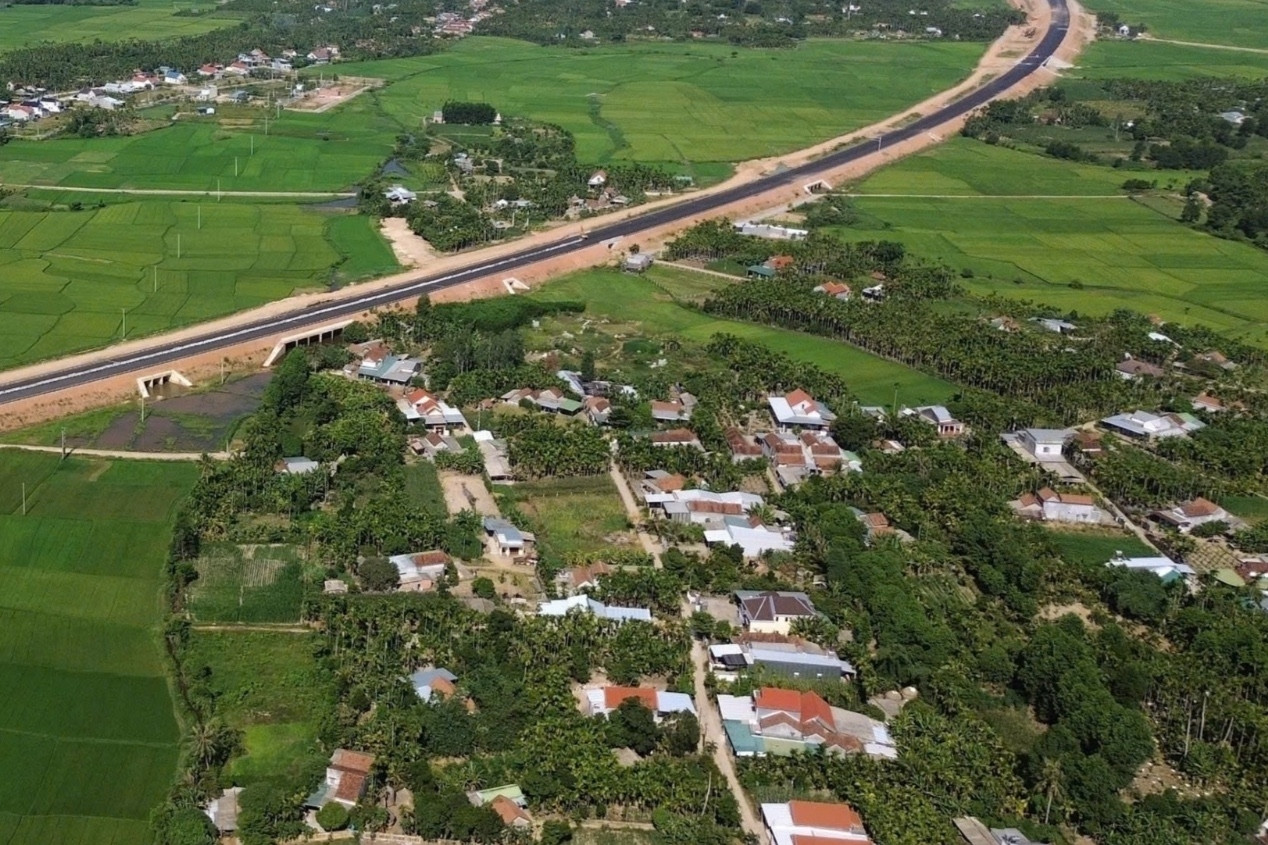 Mua đất bằng giấy viết tay, giữ sổ đỏ của người bán: Sang tên cho con thế nào?