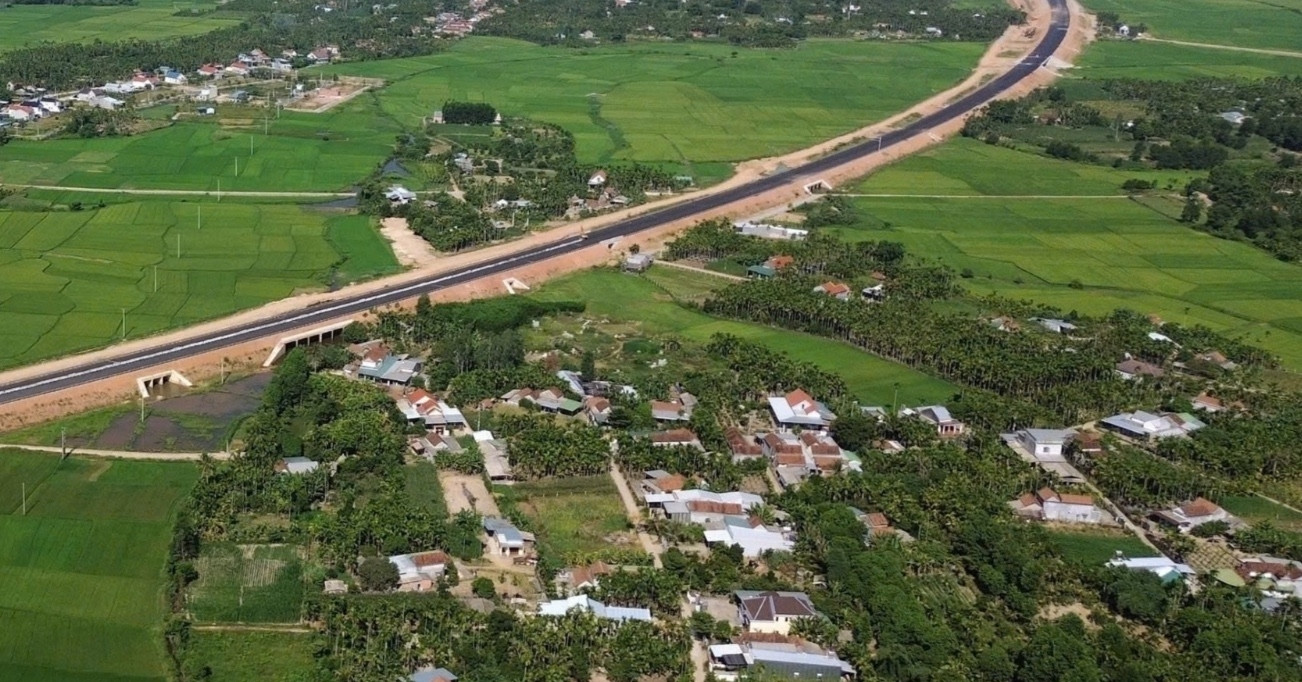 Mua đất bằng giấy viết tay, giữ sổ đỏ của người bán: Sang tên cho con thế nào?
