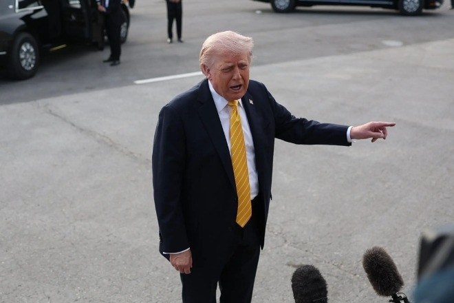  Ông Trump bình luận về lệnh ngừng bắn với Iran khi giao tranh nổ ra ở Hormuz 