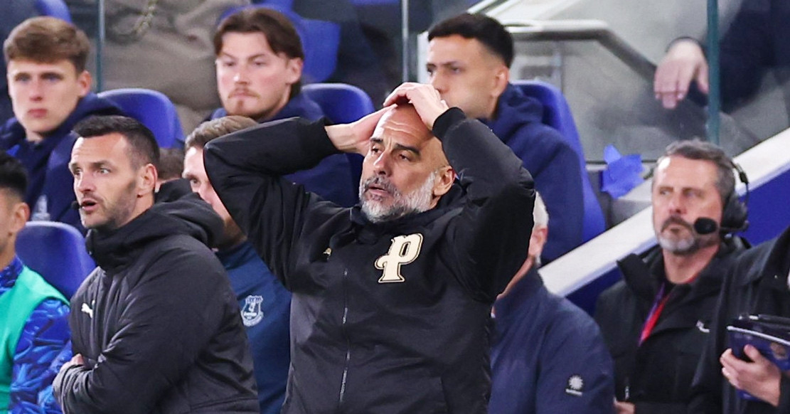 Pep Guardiola bực bội vì sai lầm khiến Man City trả giá