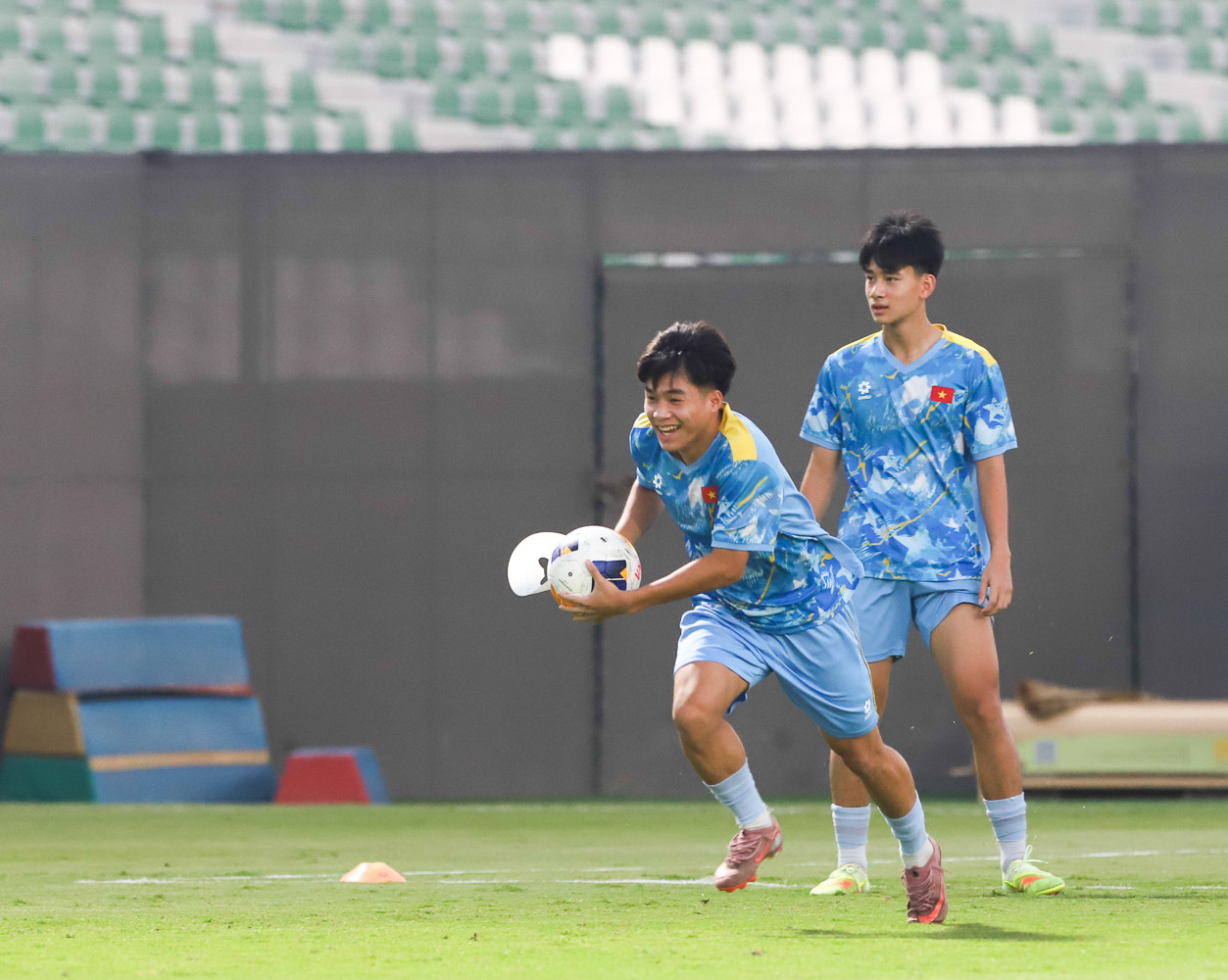 HLV Cristiano Roland chỉ bài giúp U17 Việt Nam thắng Yemen u17 viet nam 3.jpg