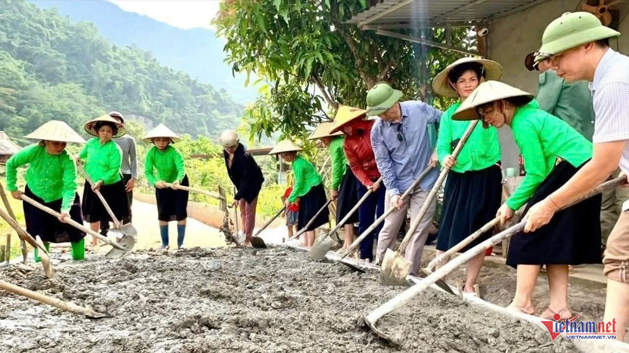 W-ANH KHUN HA.jpg