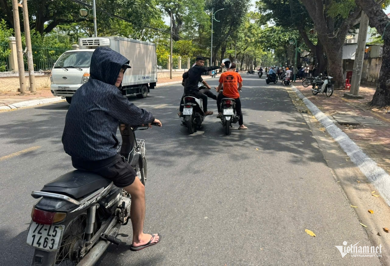W-Danh tính 3 đối tượng dùng mũ bảo hiểm tấn công thanh niên trên đường ở TPHCM..jpg