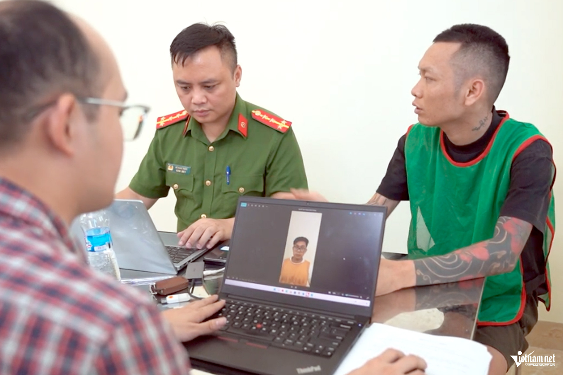 https://static-images.vnncdn.net/vps_images_publish/000001/000003/2026/5/5/w-lua-dao-cam-2-2928.jpg