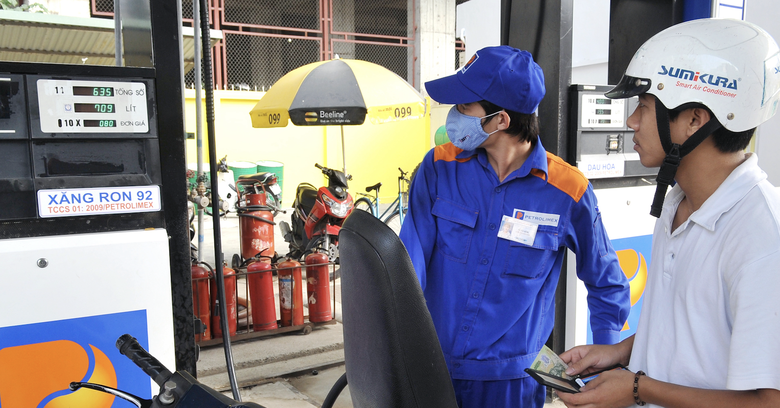 Giá xăng dầu hôm nay 6/5: Dầu thế giới giảm mạn...