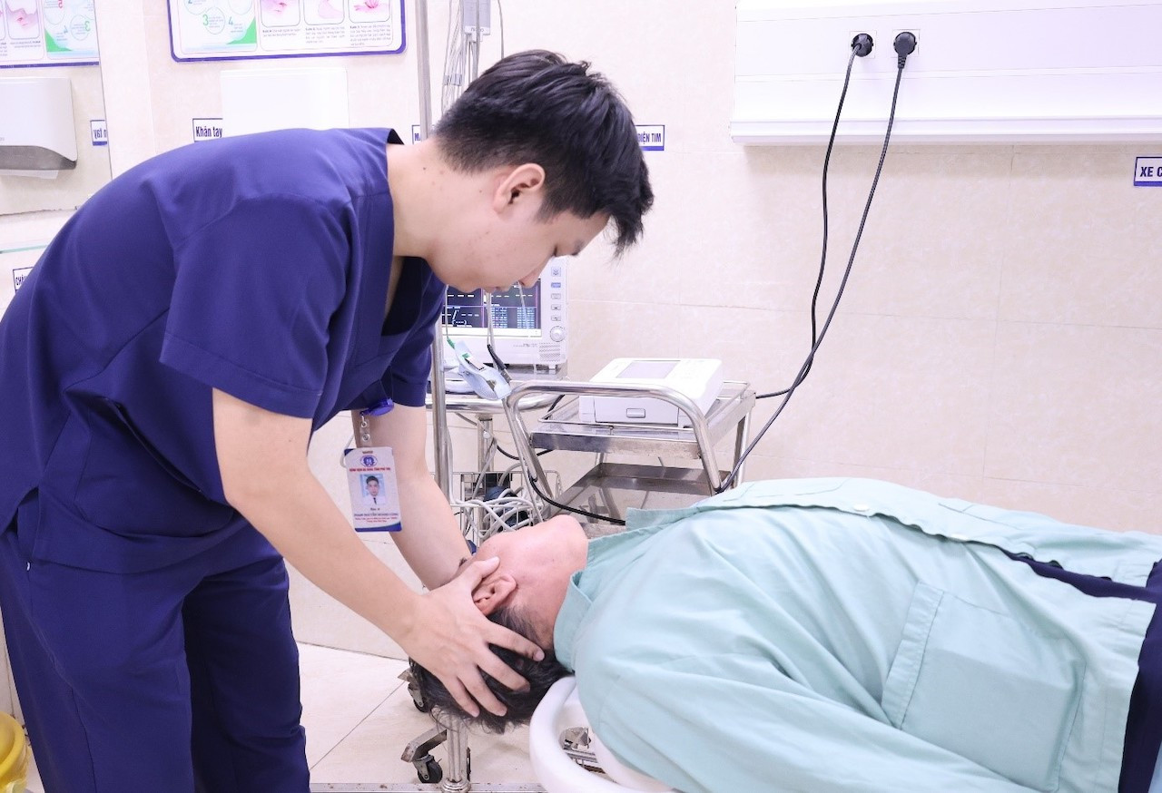 BN mắc sỏi tai