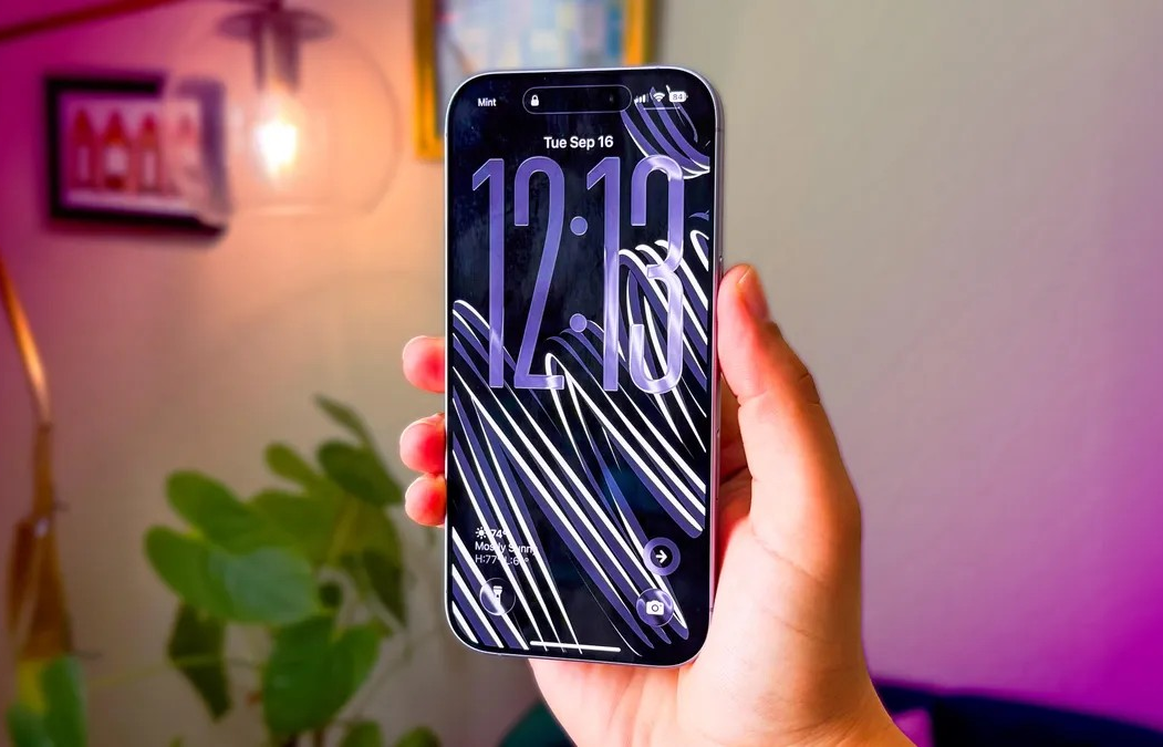 iPhone 17 bán chạy nhất thế giới, Samsung rượt đuổi bằng thiết bị giá rẻ