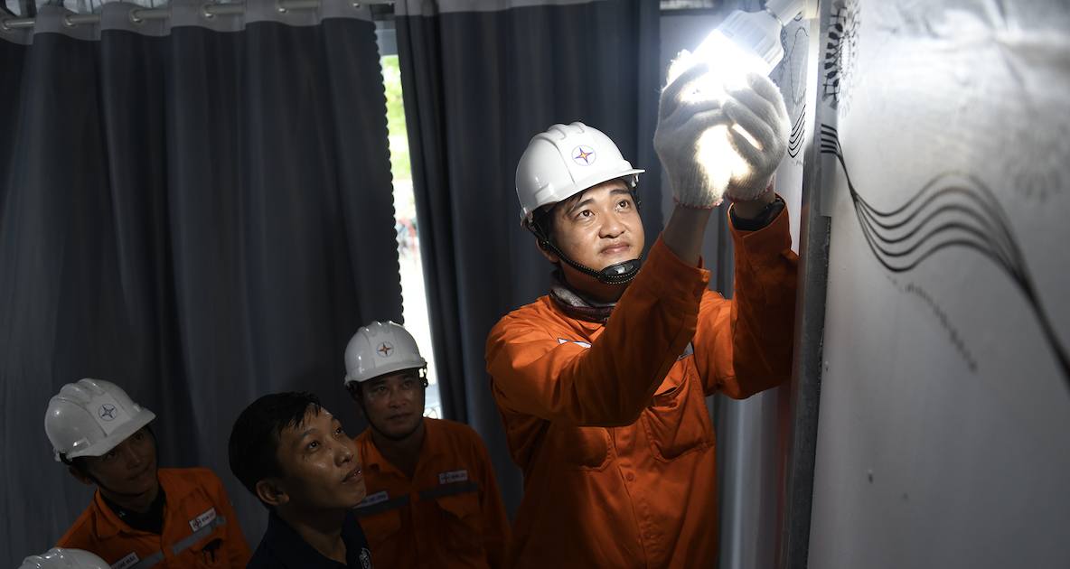 Người thuê trọ lưu ý: Giá điện chỉ từ 1.940-3.460 đồng/kWh, chủ nhà thu cao hơn là sai