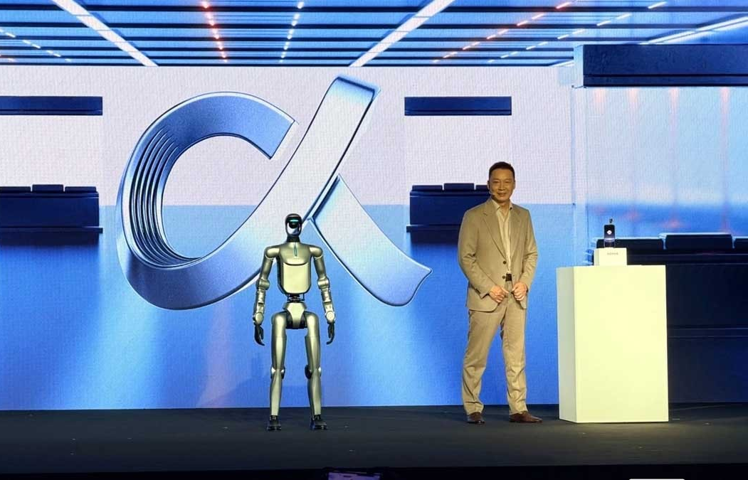 Lý do các hãng điện thoại Trung Quốc đổ xô làm robot hình người