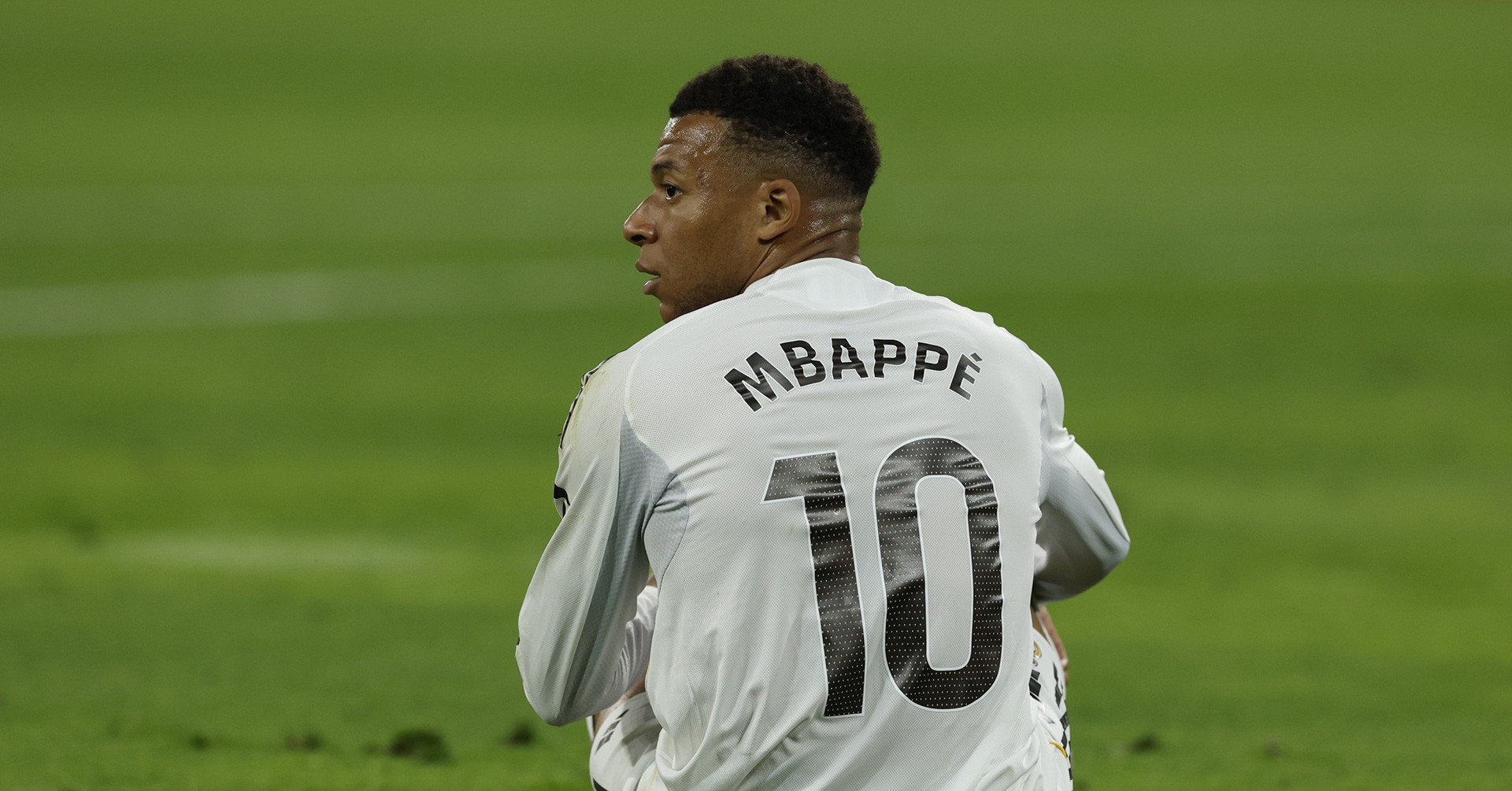 Mbappe gây bất ổn lớn phòng thay đồ: Real Madrid căng như dây đàn