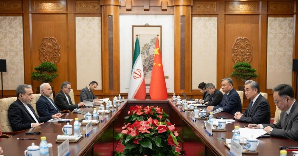 Ngoại trưởng Iran - Trung Quốc hội đàm, tàu Pháp bị tấn công ở Hormuz