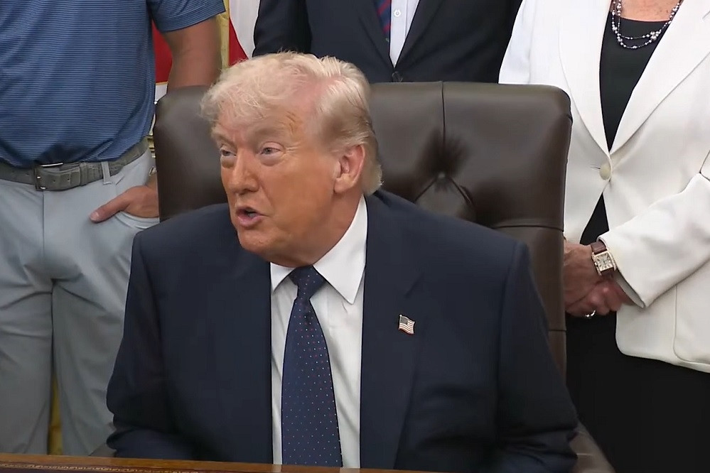  Ông Trump tạm dừng 'Dự án Tự do’ hỗ trợ tàu thuyền qua eo biển Hormuz 