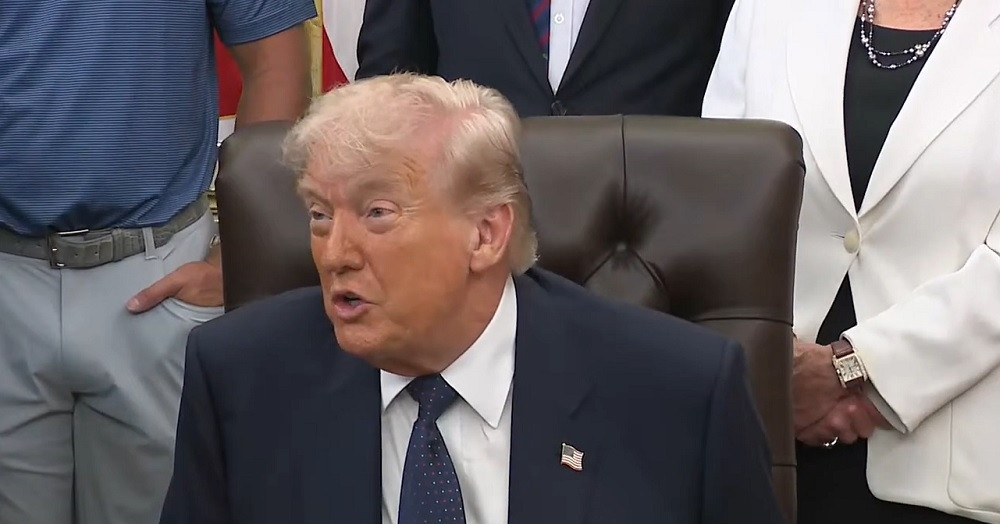 Ông Trump tạm dừng &amp;apos;Dự án Tự do’ hỗ trợ tàu thuyền qua eo biển Hormuz