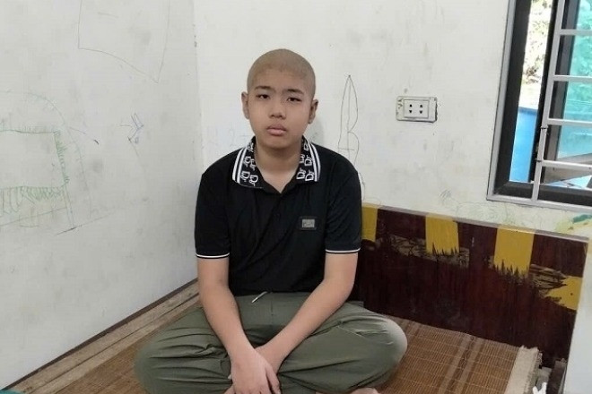 Con trai mắc ung thư xương, mẹ đơn thân mong có tiền giữ lại cánh tay cho con