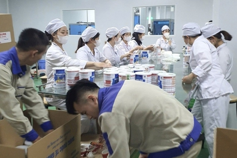 Cựu cán bộ nhận gần 3,5 tỷ đồng để lo 'chạy án' cho công ty sản xuất sữa giả