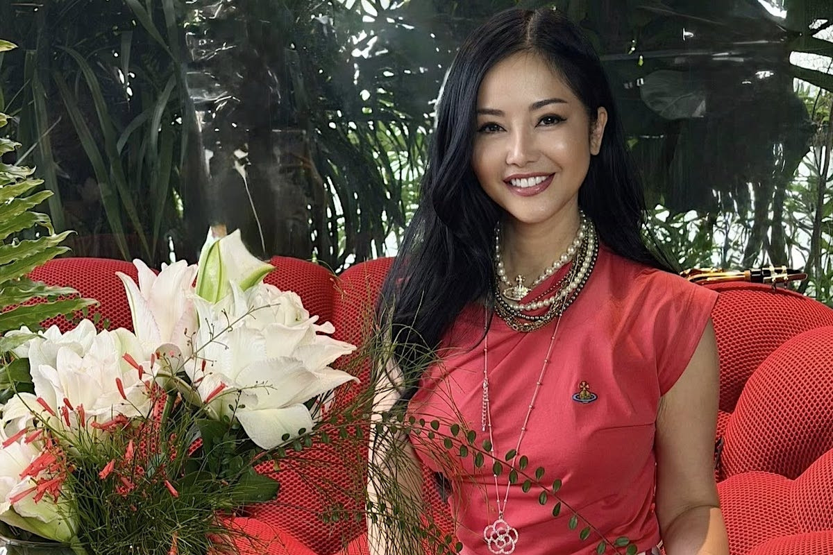 Hồng Nhung U60 vẫn trẻ đẹp, NSND Phạm Phương Thảo hát xong lại xỏ ủng làm vườn