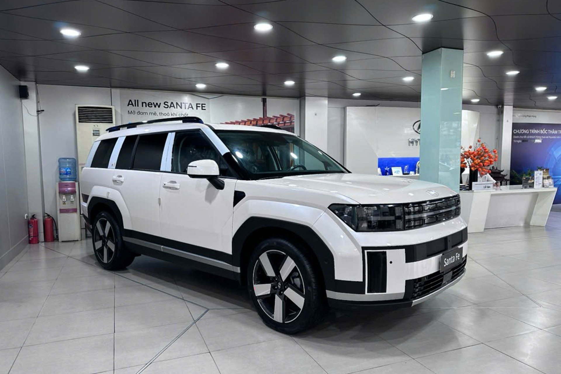 https://static-images.vnncdn.net/vps_images_publish/000001/000003/2026/5/7/hyundai-santa-fe-1-3327.jpg