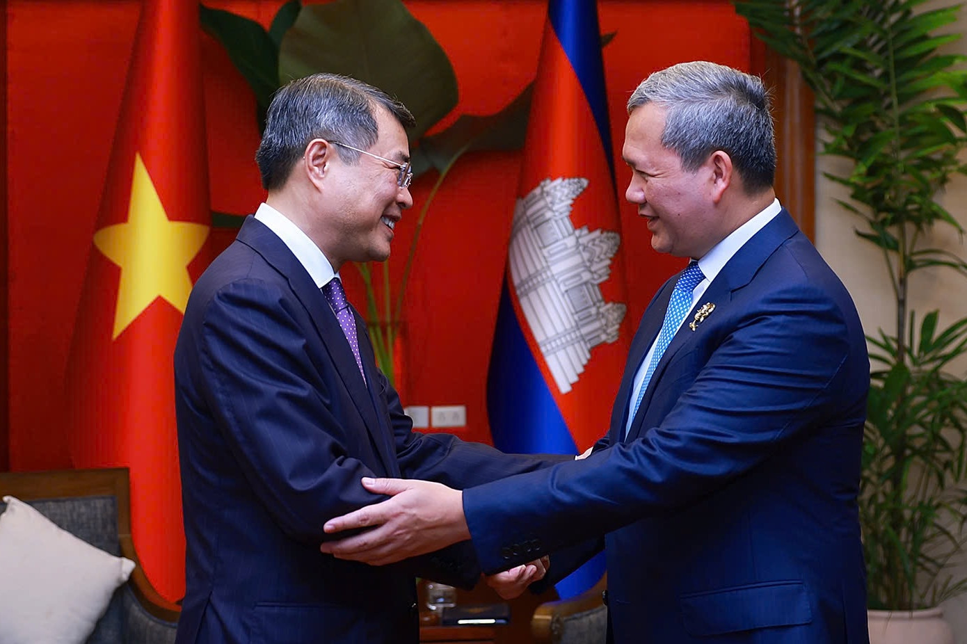 Lãnh đạo các nước ASEAN nhiệt liệt chào mừng Thủ tướng Lê Minh Hưng