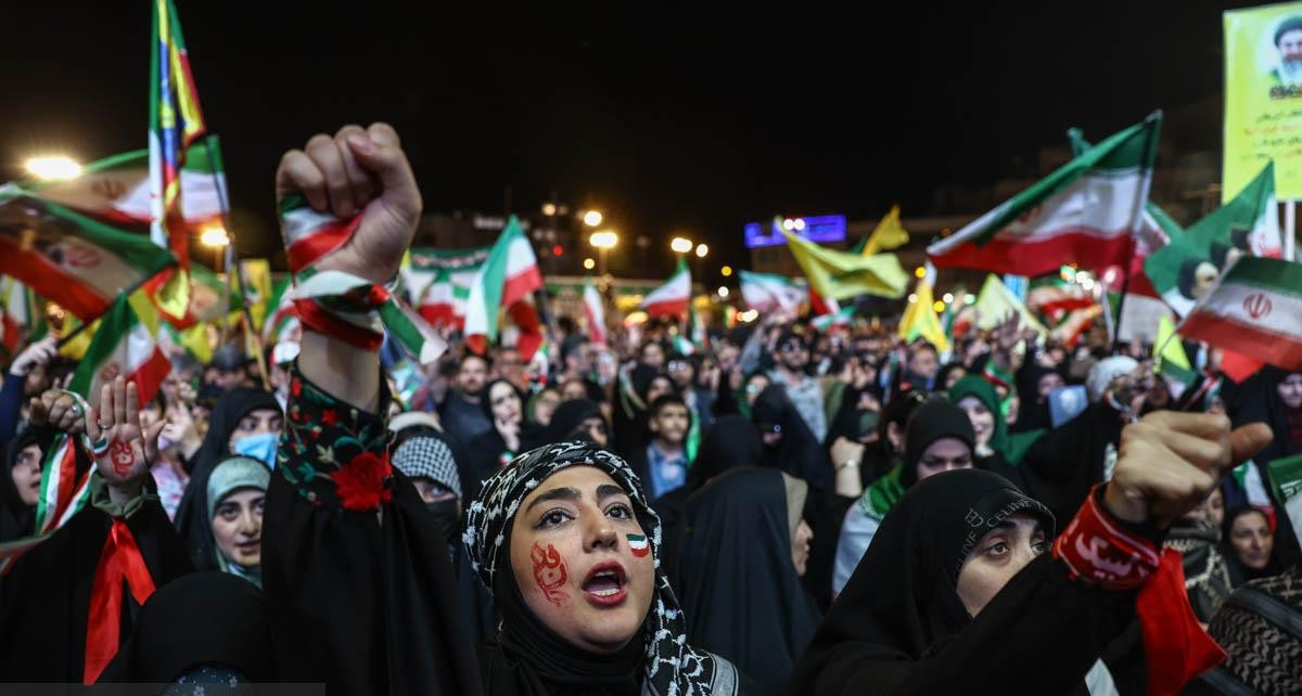 Mỹ chờ phản hồi của Tehran, người Iran tuần hành rầm rộ ủng hộ chính phủ