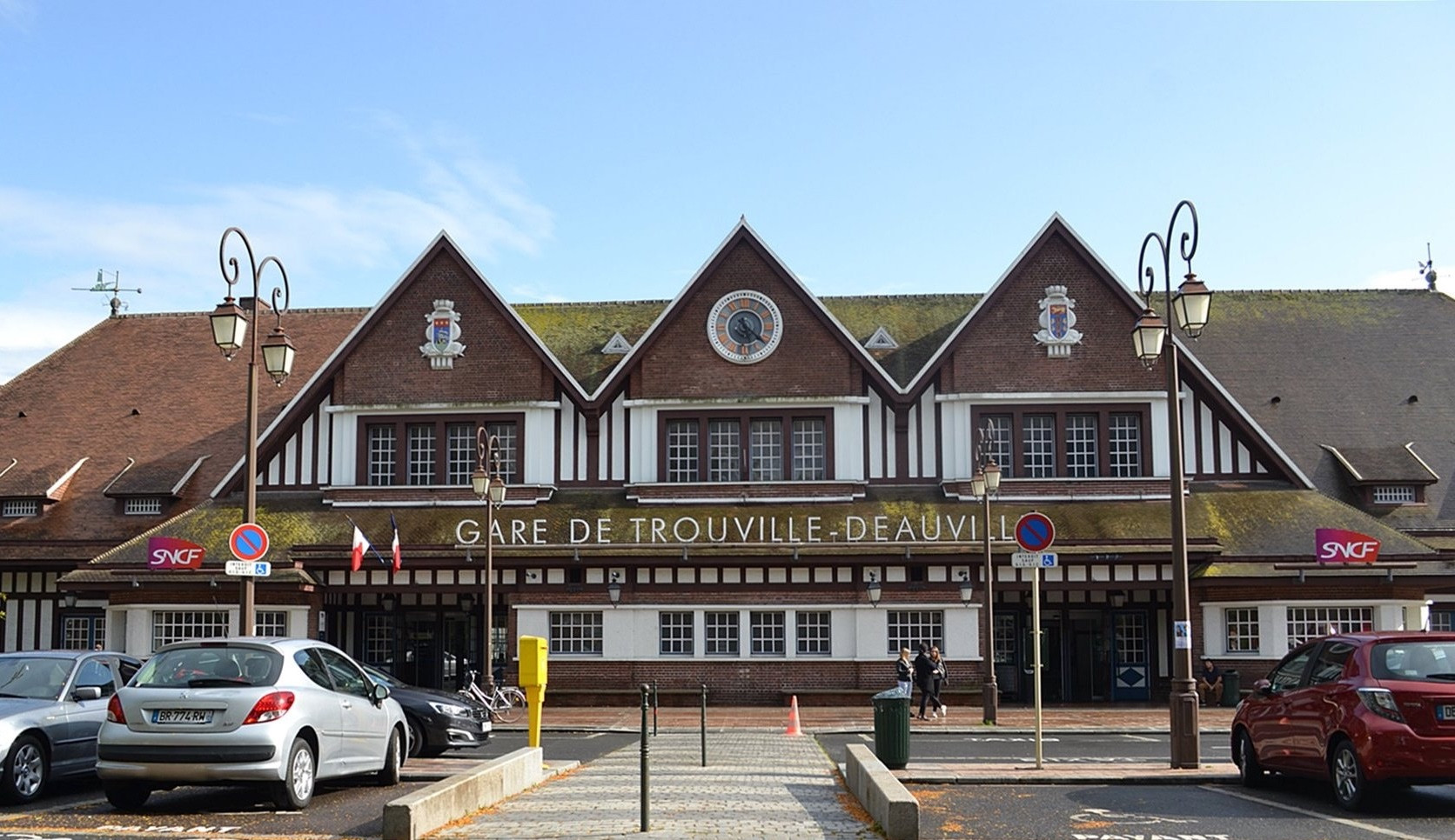 Nhà ga Trouville-Deauville ở vùng Normandie-Pháp do kiến trúc sư Philippot thiết kế_n.jpg