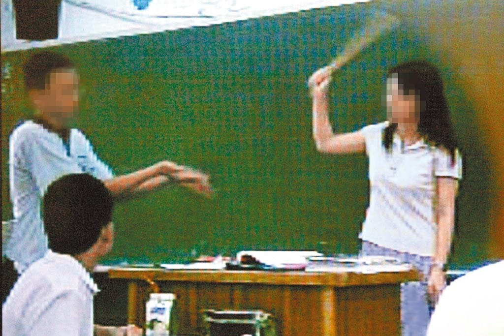 Nước giàu nhất Đông Nam Á cho phép giáo viên dùng roi với học sinh trên 9 tuổi