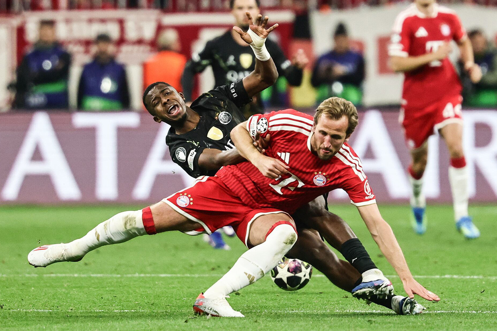 Pacho Bayern Munich PSG.jpg