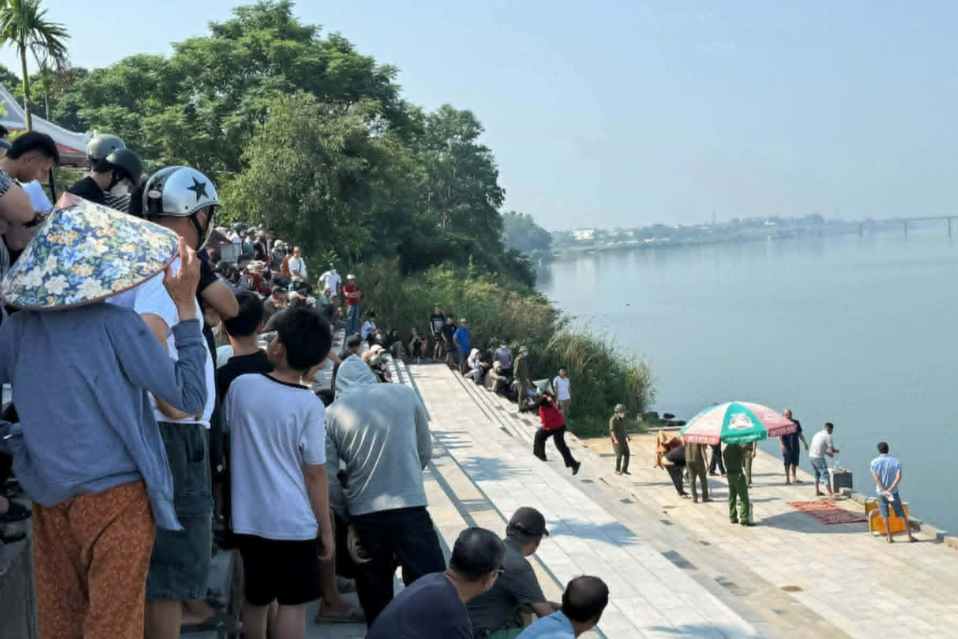 Liên tiếp phát hiện thi thể người đàn ông và phụ nữ trên cùng dòng sông