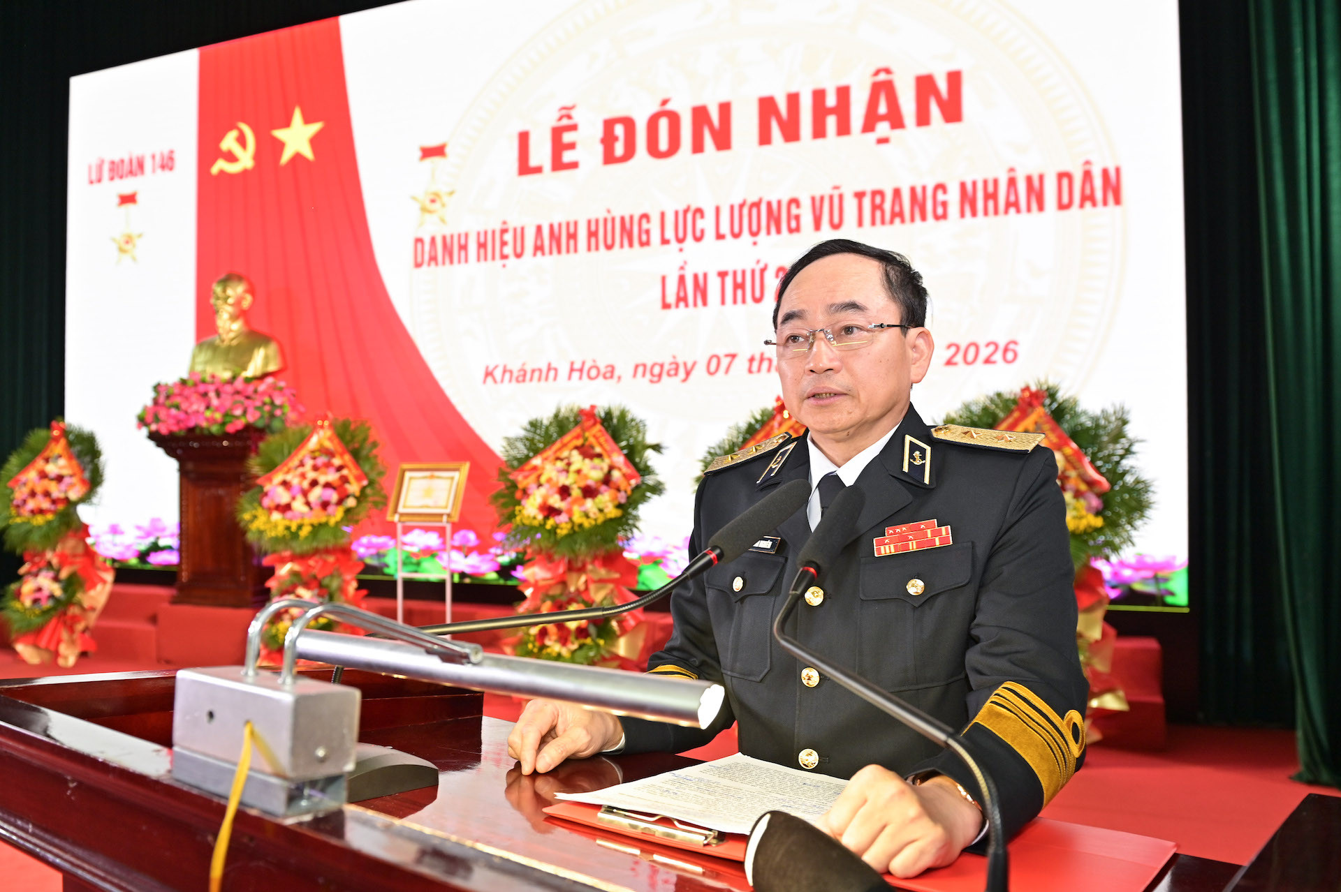 Phó Đô đốc Trần Thanh Nghiêm, Ủy viên Ban Chấp hành Trung ương Đảng, Ủy viên Quân ủy Trung ương Tư lệnh Hải quân phát biểu chúc mừng.jpg