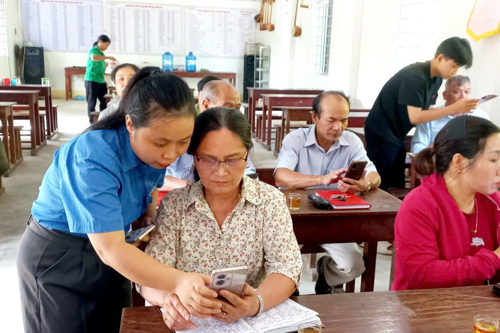 “Thôn số” thu hẹp khoảng cách số, góp phần giảm nghèo thông tin ở Bát Xát