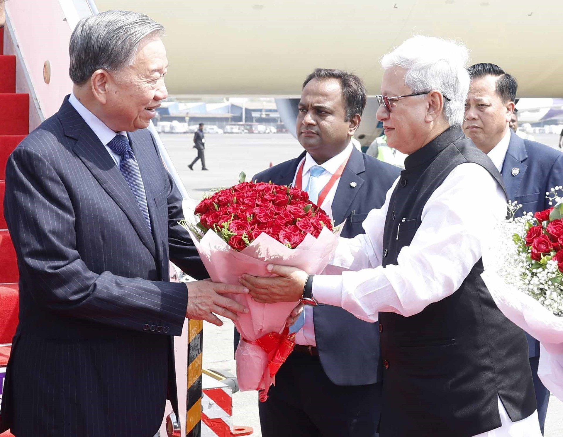 vna_potal_tong_bi_thu_chu_tich_nuoc_to_lam_den_tham_thanh_pho_mumbai_8746078.jpg
