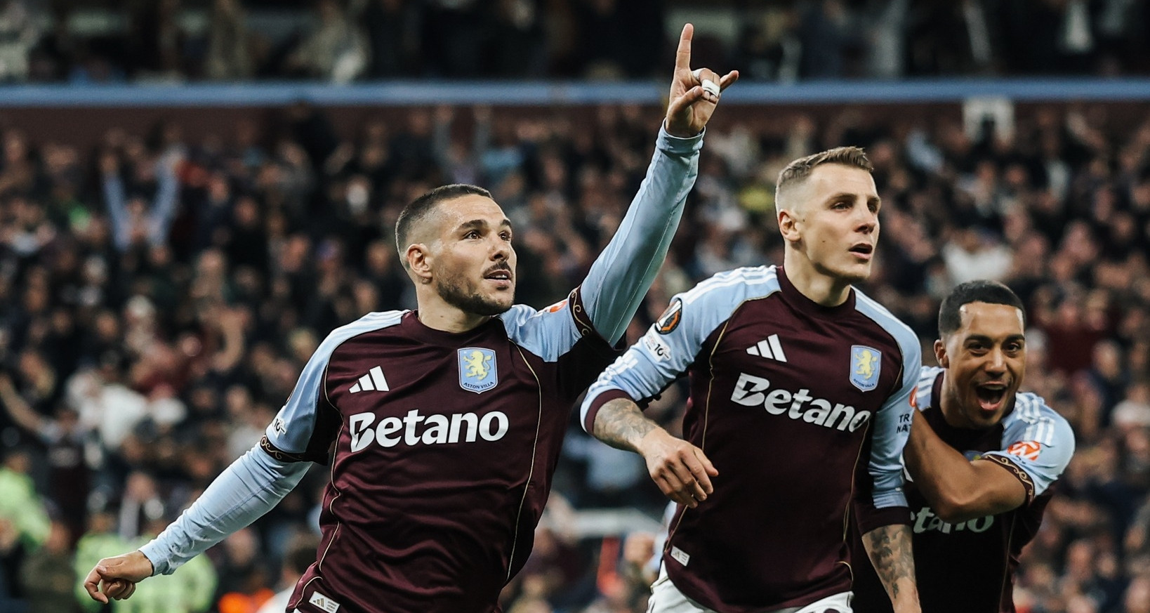 Xác định 2 đội bóng vào chung kết Europa League 2025/26