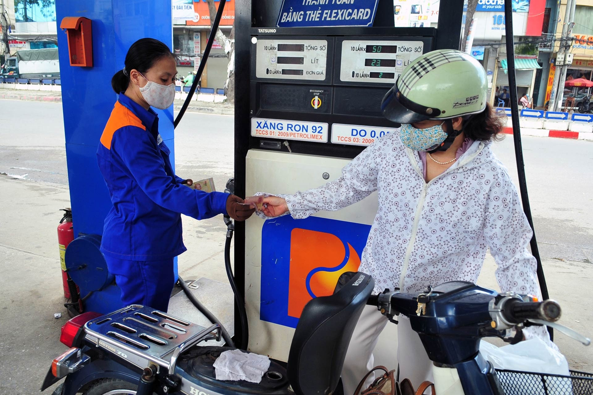 Giá xăng dầu hôm nay 8/5: Dầu thế giới suy yếu, dầu diesel tiếp tục giảm