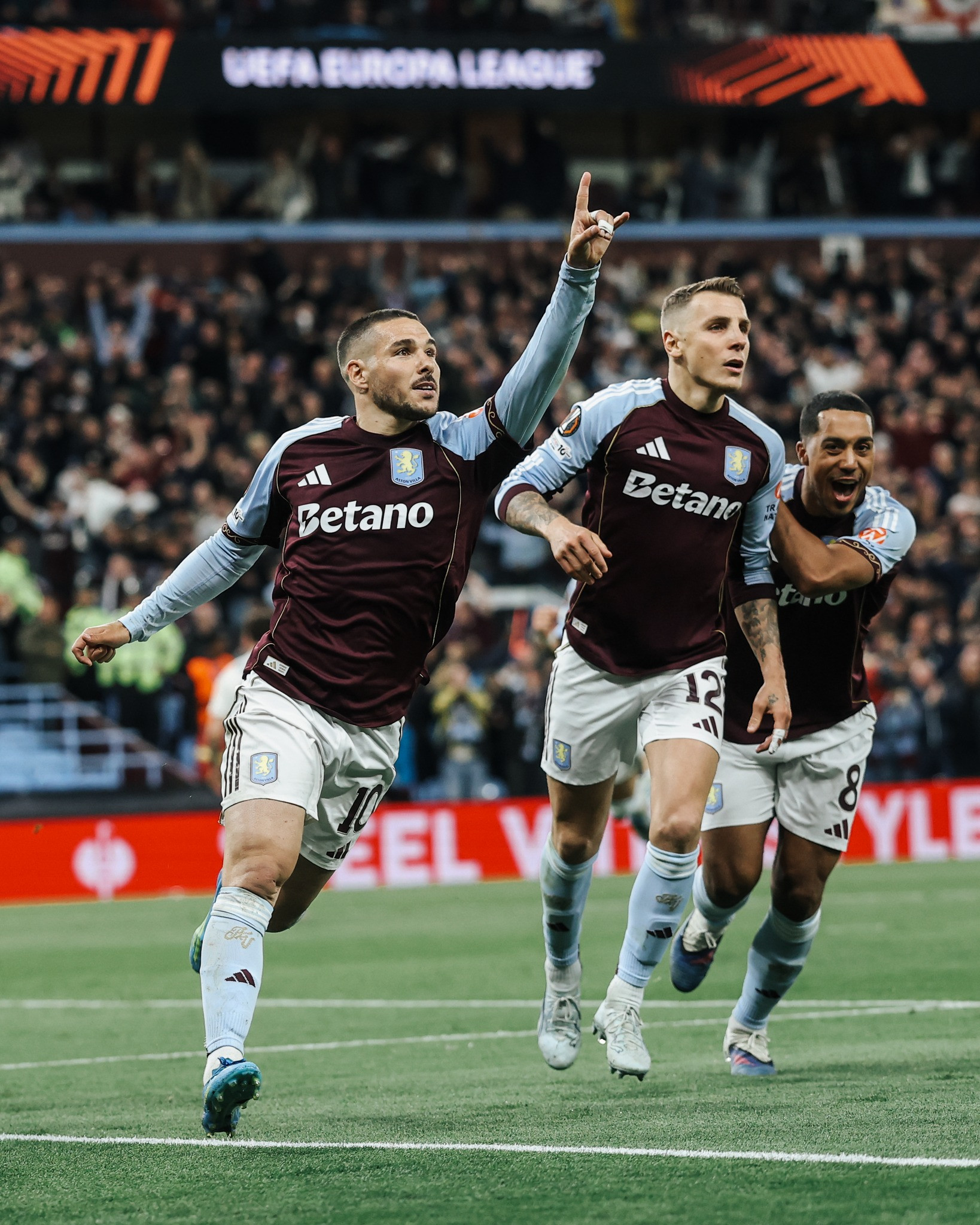 https://static-images.vnncdn.net/vps_images_publish/000001/000003/2026/5/8/aston-villa-15.jpg