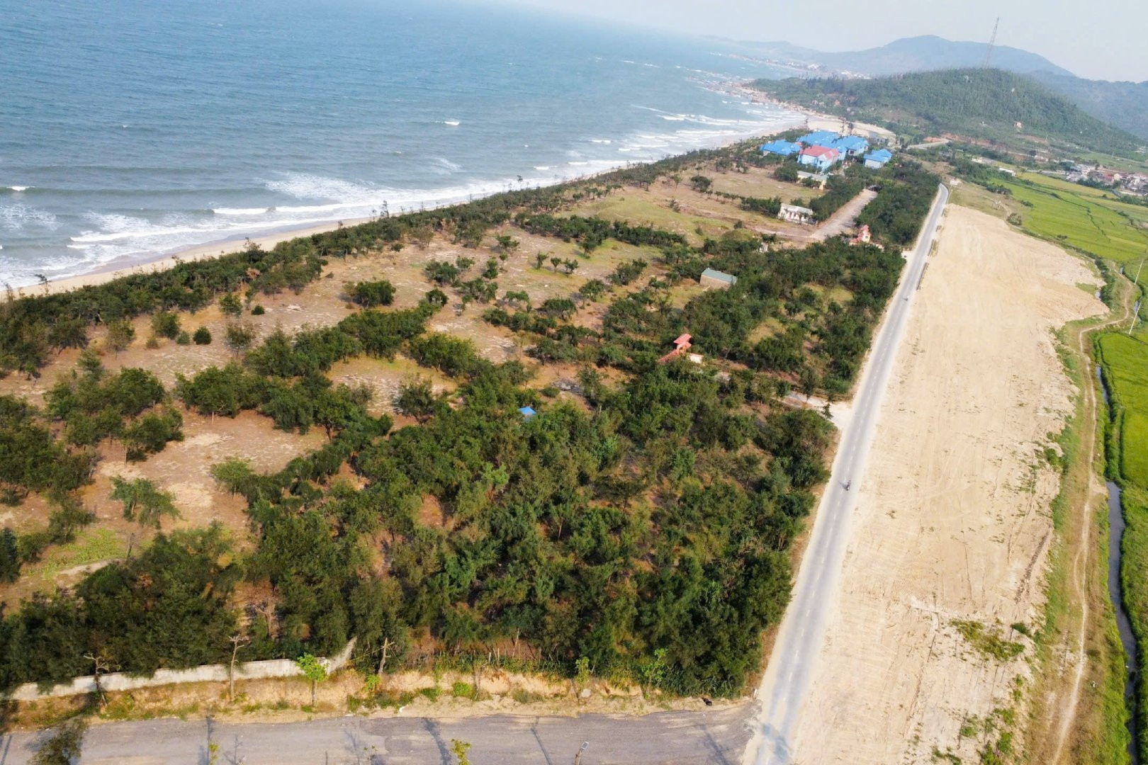 Dự án du lịch ‘ôm’ đất ven biển 15 năm, người dân Hà Tĩnh thiếu lối ra biển