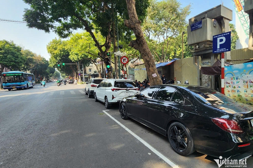 Hà Nội đề xuất tăng mạnh phí gửi ô tô, xe máy dưới lòng đường
