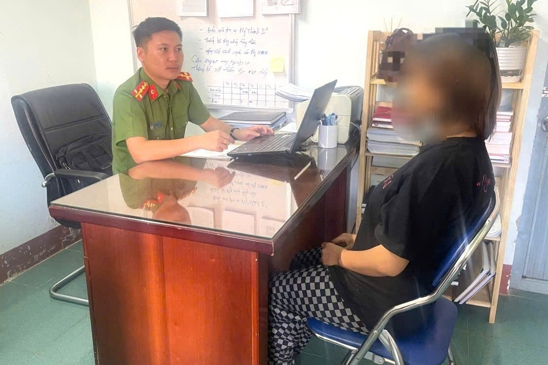Lời khai của thiếu nữ đẻ trong nhà vệ sinh, giấu con sau bồn cầu