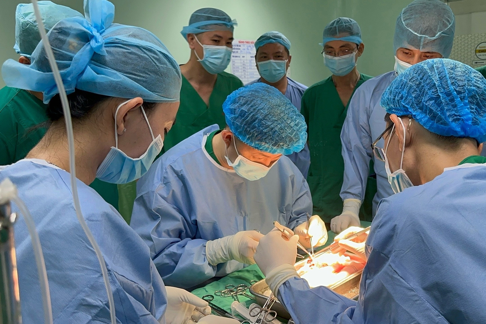 Những cuộc đời hồi sinh sau 20 ca ghép thận ở miền Tây