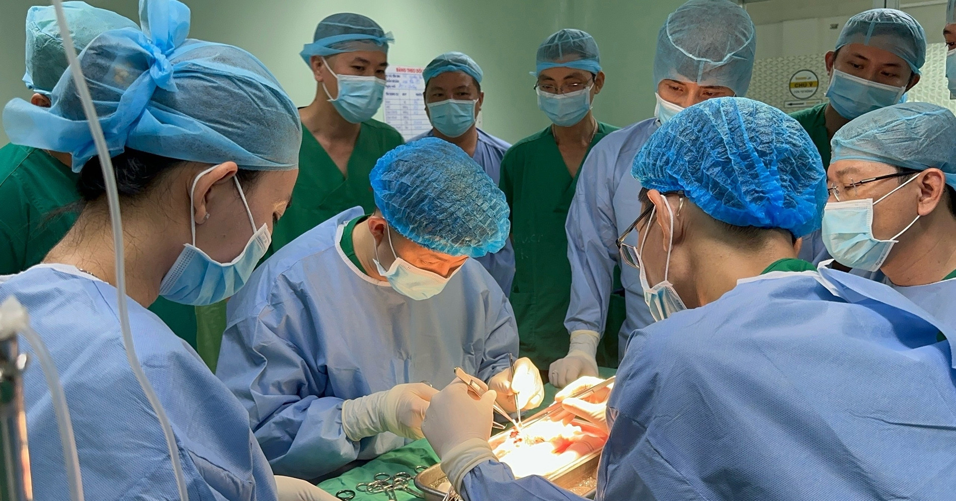 Những cuộc đời hồi sinh sau 20 ca ghép thận ở miền Tây