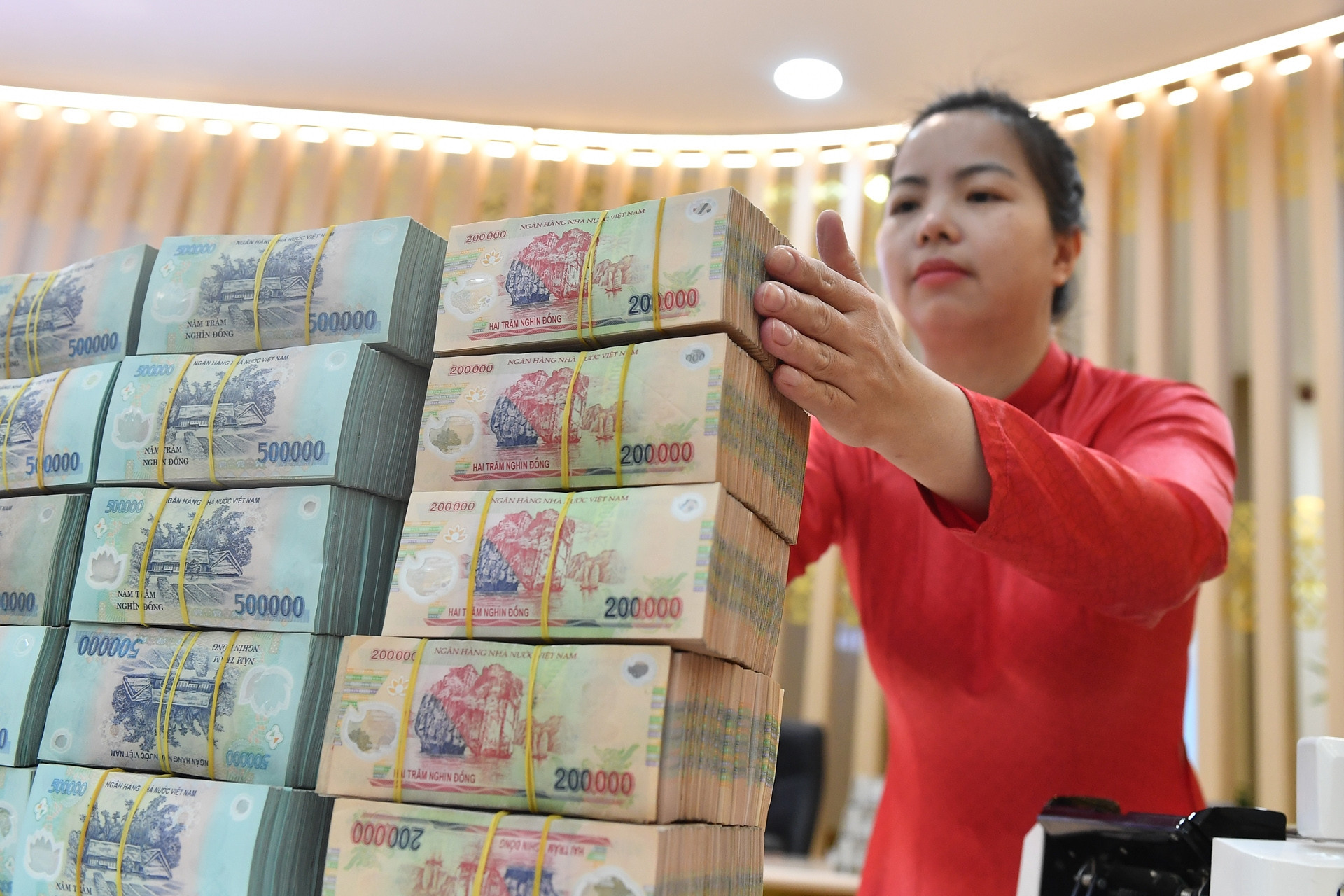 Tín dụng tăng tốc, dư nợ toàn hệ thống vượt 19,4 triệu tỷ