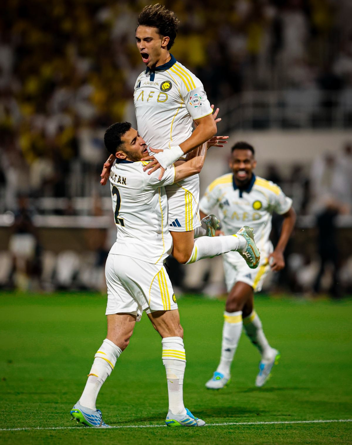 https://static-images.vnncdn.net/vps_images_publish/000001/000003/2026/5/8/ronaldo-al-nassr-3-46.jpg