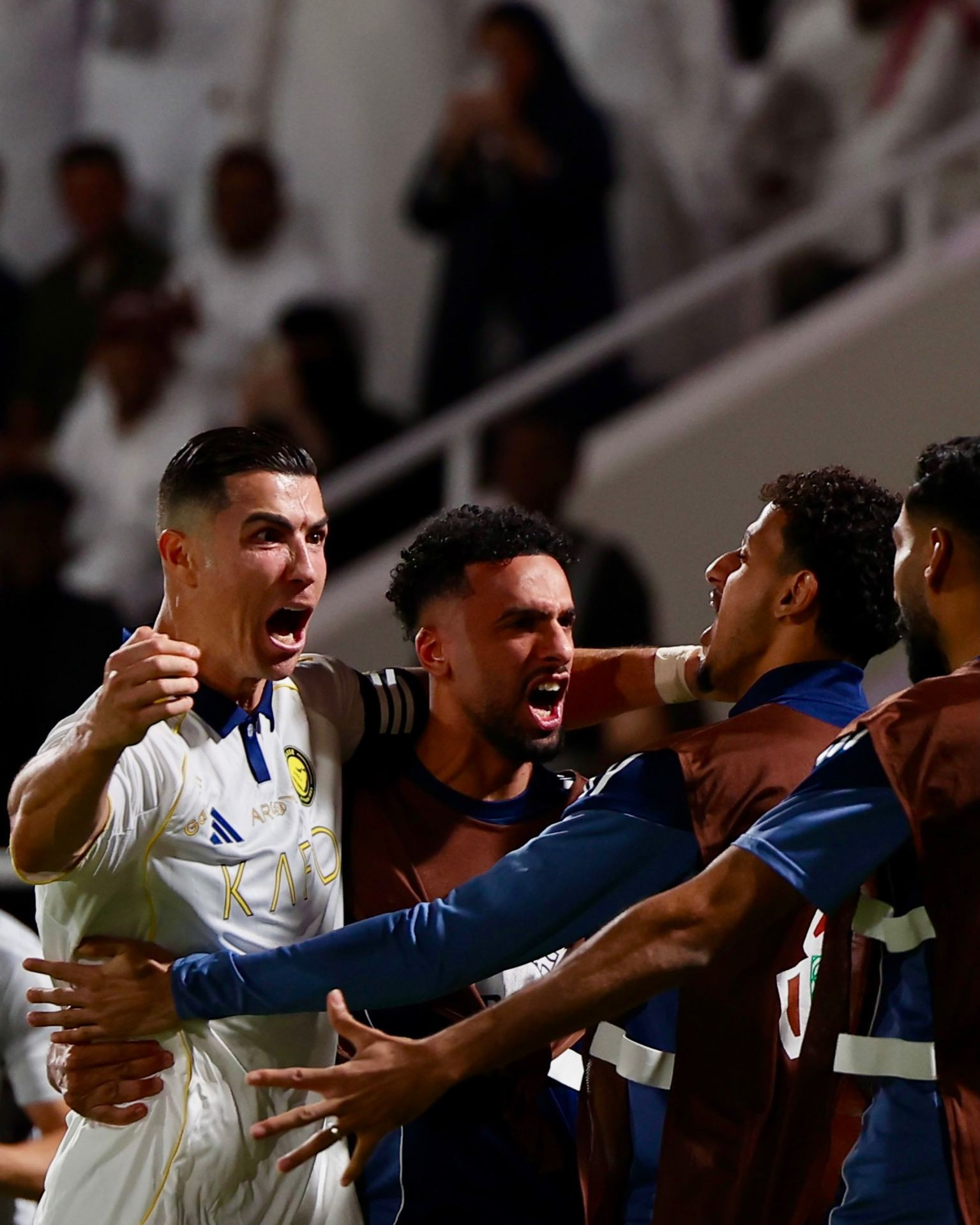 https://static-images.vnncdn.net/vps_images_publish/000001/000003/2026/5/8/ronaldo-al-nassr-3-67.jpg