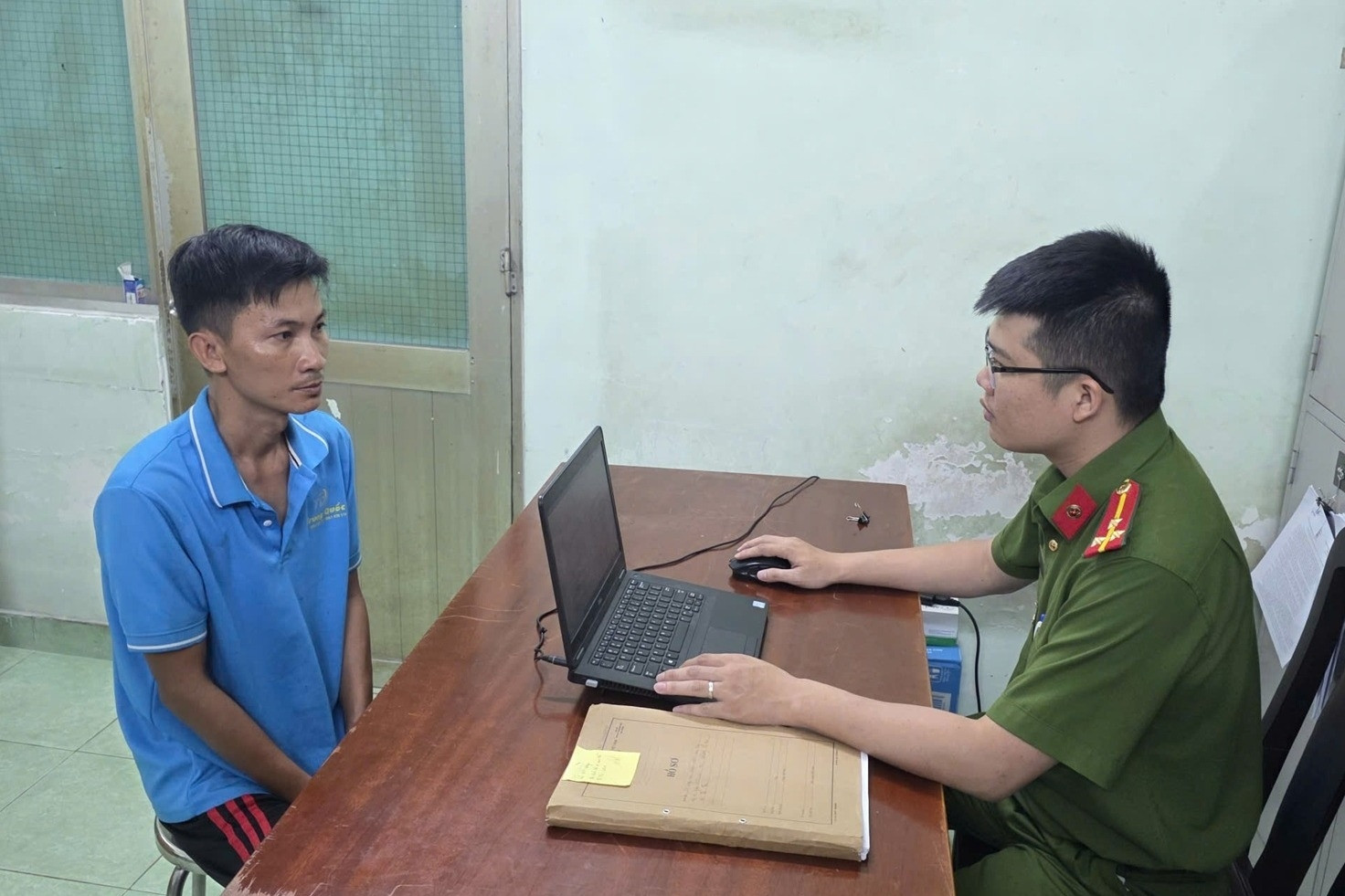 Tạm giữ người đàn ông bạo hành con riêng của 'vợ hờ' ở TPHCM