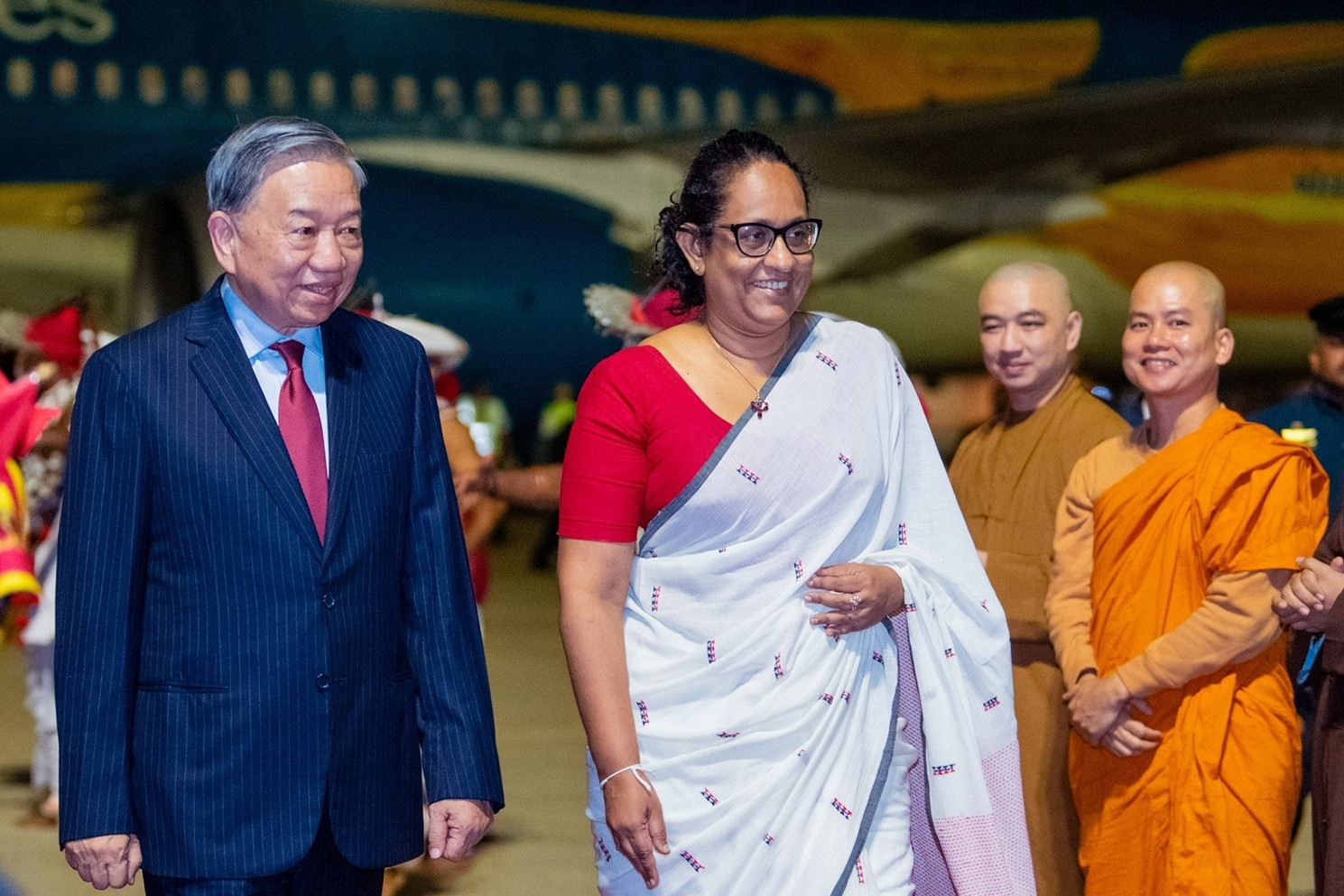 Thủ tướng Sri Lanka ra sân bay đón Tổng Bí thư, Chủ tịch nước Tô Lâm