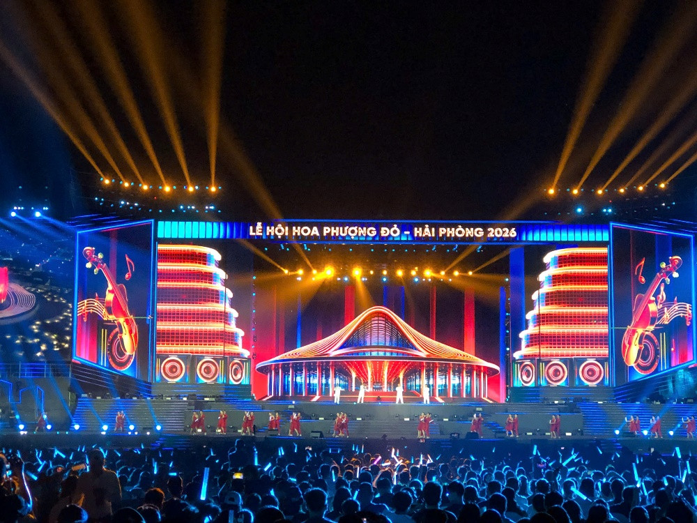 khai mac le hoi hoa phuong do1.jpg