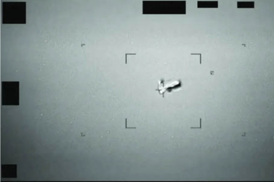 Lầu Năm Góc giải mật nhiều hồ sơ về UFO