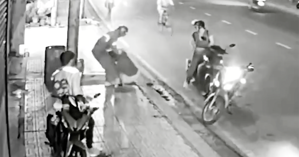 Nghi ghen tuông, tài xế xe công nghệ chặn đánh người giữa phố ở TPHCM
