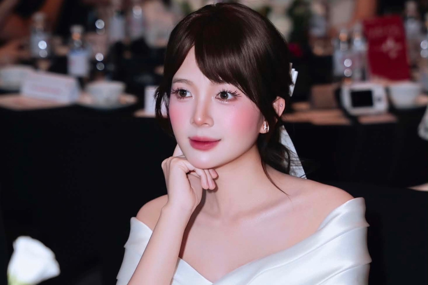 Nhan sắc trong veo của mỹ nhân phim giờ vàng VTV có chồng diễn viên đẹp trai