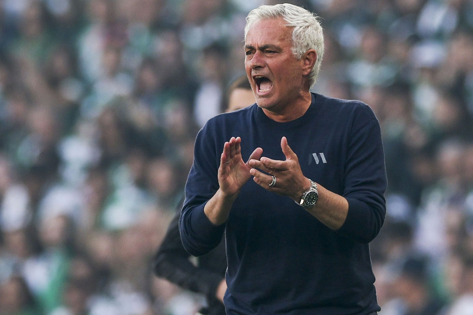 Real Madrid dẹp hỗn loạn: Gọi tên 'người đặc biệt' Jose Mourinho